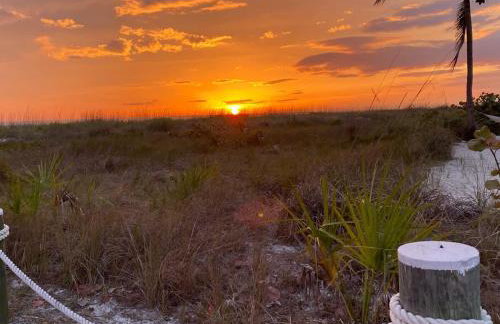 Beach and Boaters Delight! - Photo 10