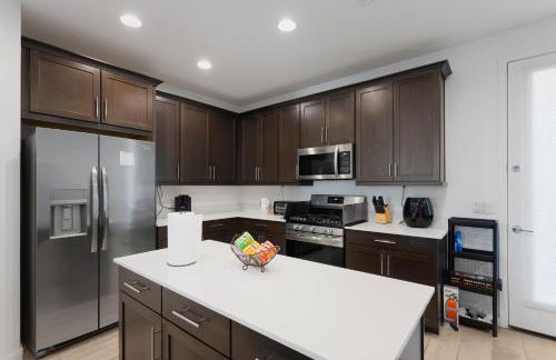 Modern Desert Home-Great for families & groups, near golf, hiking, and city fun, Private in-law suite with own entrance also available separately - Foto 22