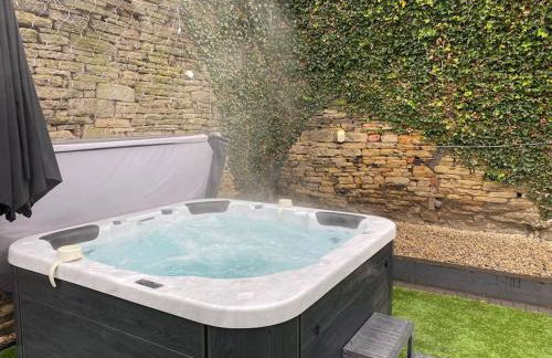 Honeybee Cottage, with a log fire & a hot tub. - Foto 17