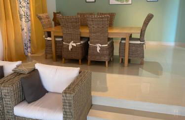 4 Bed Villa - Sleeps 9- Pool - Garden - Parking - Foto 11