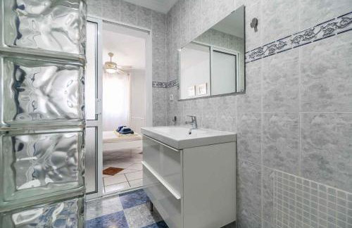 Charming Townhouse in El Faro, Spain, Studding Sea View & Community Pool - Foto 17