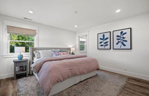 Designer Home w/ Lake Views+Walk to Downtown&Beach - Foto 2