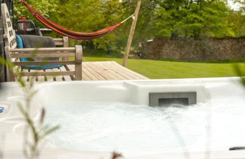 Chalet Lodge 4 - Hot Tub Lodge by Interhome - Foto 10