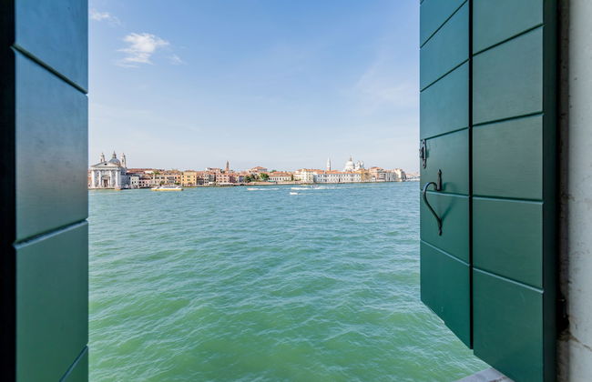 Lovely Canal View - Photo 21