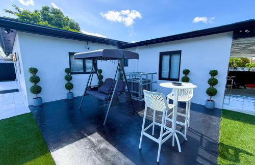 The LuxeLanding MIA- Swimming pool, Oasis Lounge, Mini Golf, BBQ and Hibachi Grill , and Outdoor Games - Photo 36