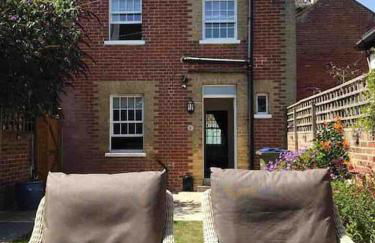 Stay in our beautiful 1850’s Coastguards Cottage. - Photo 9