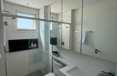 Apartamento moderno com 2 quartos, a 800m da praia Jurerê Internacional - Foto 51