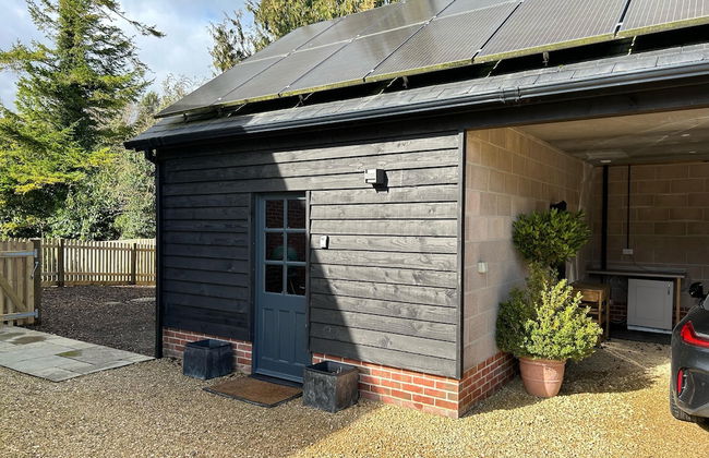 Romantic King Bed Countryside Couples Cabin - Photo 14