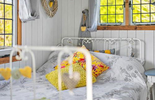 Finest Retreats- Shepherds Hut at Hilltop Farm - Foto 28