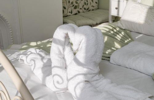 Beautiful cottage style 3-bed By Valore Property Services - Foto 19