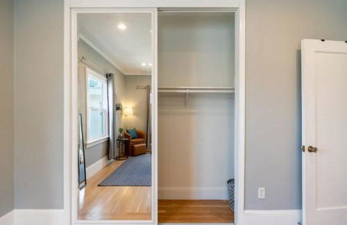 Oak Manor - Chic & Stylish 2BR Apartment Retreat - Photo 46