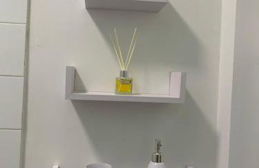 Cosy Wirral home near Liverpool with Free Parking! - Photo 30