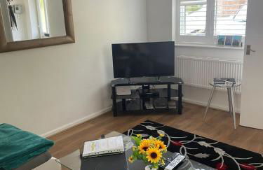 Riverside 2 Bedroom Townhouse with Car Charger - Foto 20