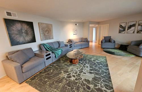 La Jolla Gem with Ocean View - 11 Beds, Hot Tub, Karaoke & Game Den - Foto 4