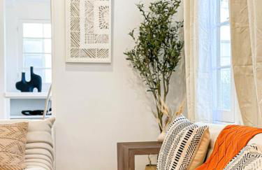 Modern 2-Bedroom Gem Close to Beverly Hills - DOH2 - Photo 6