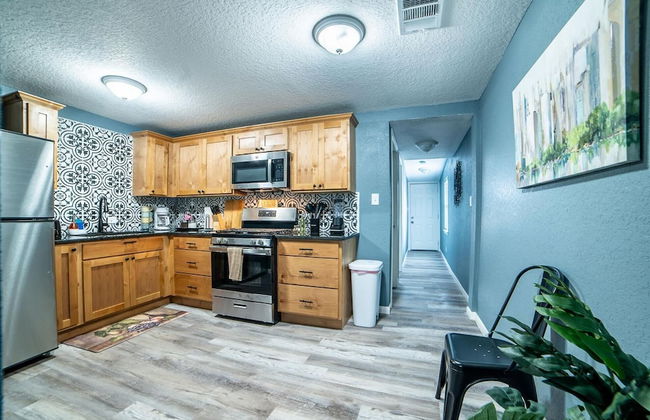 Fascinating 2BR 1BA Near Festive DT and Riverwalk - Foto 8