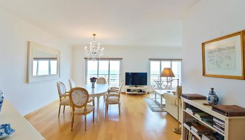 Haven in Lisbon - Exquisite Top Floor with 7 meters Balcony to the Longest Waterfront in Lisbon - Foto 1