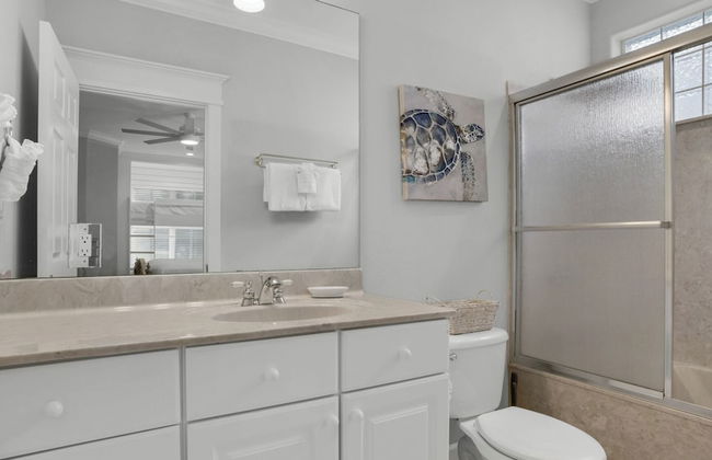 4BR Home, Private Pool, Steps From Beach, Minutes to Top Attractions - Foto 27