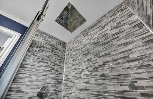 Swim and Relax In our Pool and Hot Tub and Recently Renovated - Photo 48