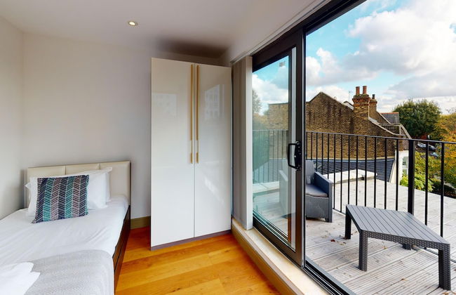 Kew Bridge by Charles Hope - Foto 11