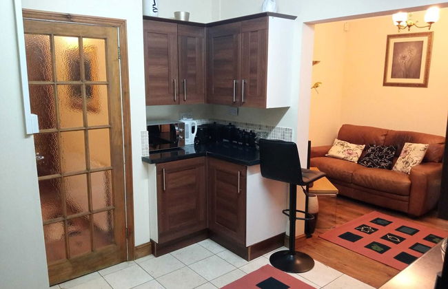 Beautiful 4-bed Apartment in Wolverhampton - Photo 9