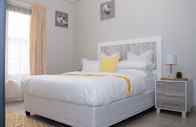 Contemporary Spacious & Comfortable Apartment - Foto 2