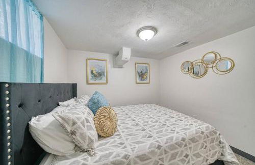 Beautiful Modern home with all year use HOT TUB, Pool table, Game room, & Propane fire pit!! - Foto 45