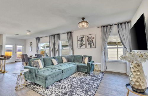 Stylish 4BR Family Home with Game Room and Backyard - Foto 36