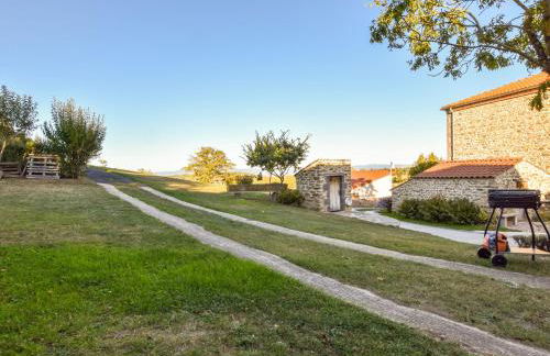 Holiday Home in Saint-beauzire With Garden and Private Terrace - Foto 32