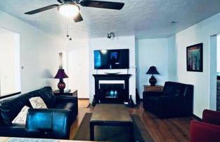 5 Bedroom Lakeside Home Sleeps 12 - Shared Lake Access, Large Yard, Central Air, Fire Pit, Horseshoes & More! - Foto 8