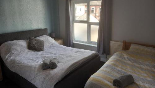 Springfield Gardens - 4 Bedroom House, 8 Beds, Close to J26 M1-A52 - Ilkeston - Long Eaton - Nottingham - Derbyshire - 400Mbs WiFi Free Parking! - Foto 4