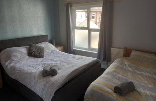 Springfield Gardens - 4 Bedroom House, 8 Beds, Close to J26 M1-A52 - Ilkeston - Long Eaton - Nottingham - Derbyshire - 400Mbs WiFi Free Parking! - Foto 4