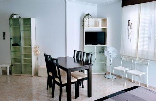 2 bedroom apartment with a pool - Foto 13