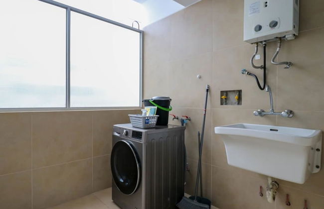 w Picturesque 2BR With Balcony in Miraflores - Photo 36