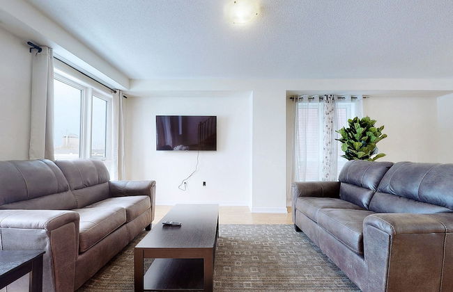 Modern 3-bedroom Oshawa Home - Photo 9