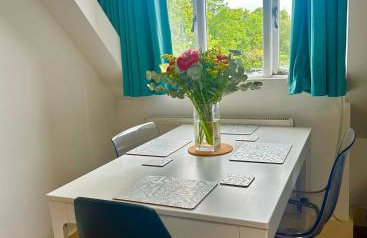 Stylish Flat in Queens Park with Private Parking, Central London Access - Foto 8