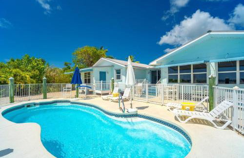 Waterfront Beach House with Dock & Heated Pool - Foto 7