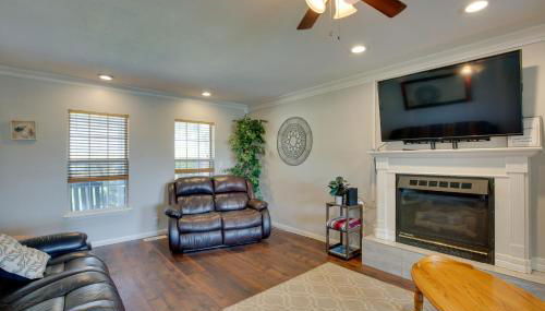 Game Room and Dock Waterfront Granbury Lake Retreat - Foto 4