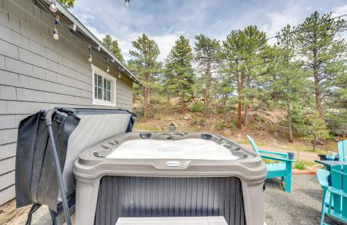Steps to Estes Lake Mtn-View Hideaway with Hot Tub! - Foto 28