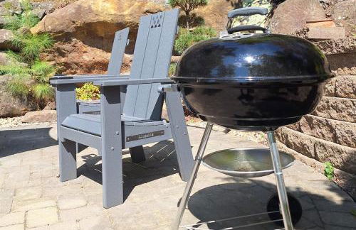 Romantic Cottage w Hot Tub & Views - Photo 33