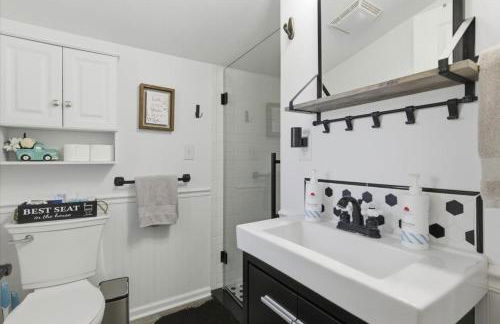 Lakefront w/ Private Dock, 2 Slips, Swim Mat, Firepit, & Covered Patio 44mm - Foto 40