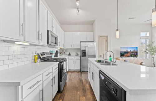 Spacious 2BR King Bed Suites Close to Downtown and Airport - Foto 10