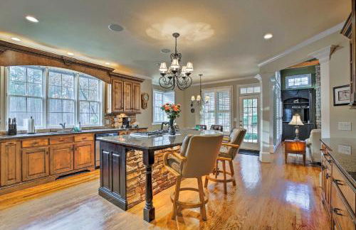 Secluded Acworth Mansion with Pool and Game Room! - Foto 9