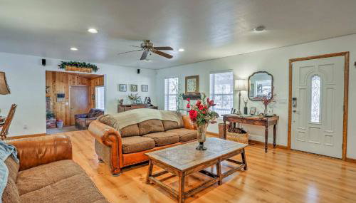 Game Room, Yard, Deck and Fireplace Lakeside Home - Foto 4