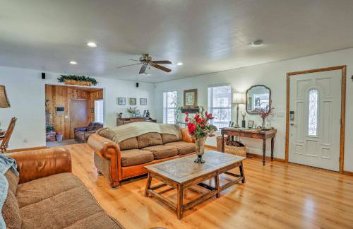 Game Room, Yard, Deck and Fireplace Lakeside Home - Foto 4