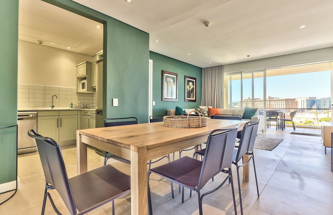 Luxury Three Bedroom Apartment - Fully Furnished and Equipped - Photo 10