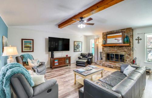 Fairfield Bay Home On Golf Course with Fenced Yard! - Foto 1