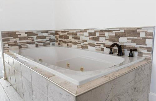 Lakefront Mansion!Close to SAC&Mahoney State Park! - Foto 56