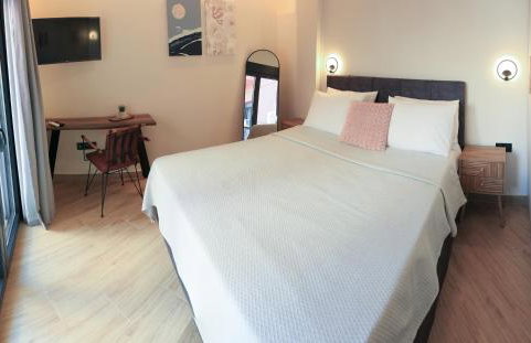 Charis Beyond the Castle - Foto 26