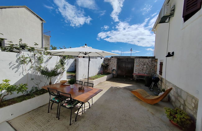 Stunning 2-bed House in Jezera With Sea Views - Photo 29
